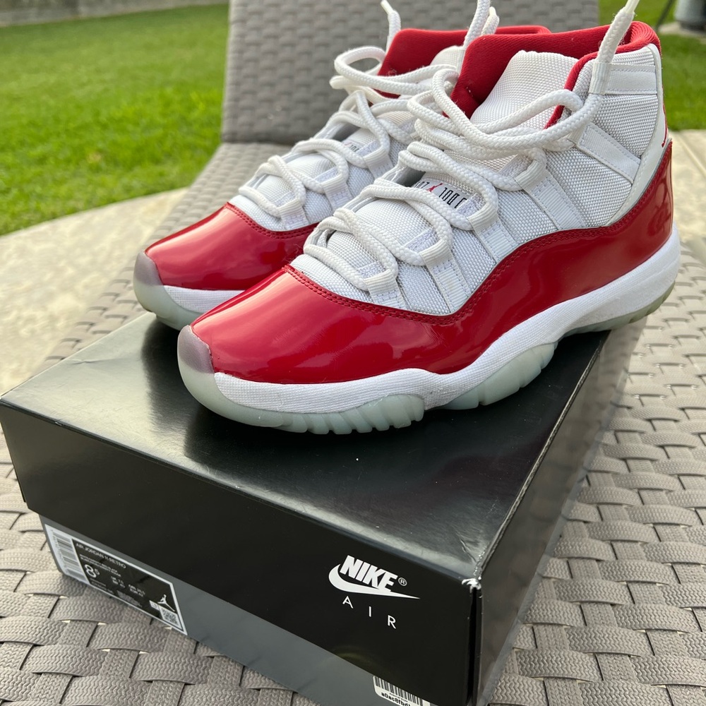 Jordan 11s “Cherry” Size:8.5